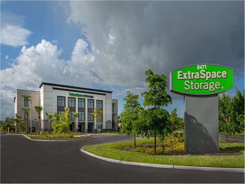 Extra Space Storage facility on 8471 Davis Blvd - Naples, FL