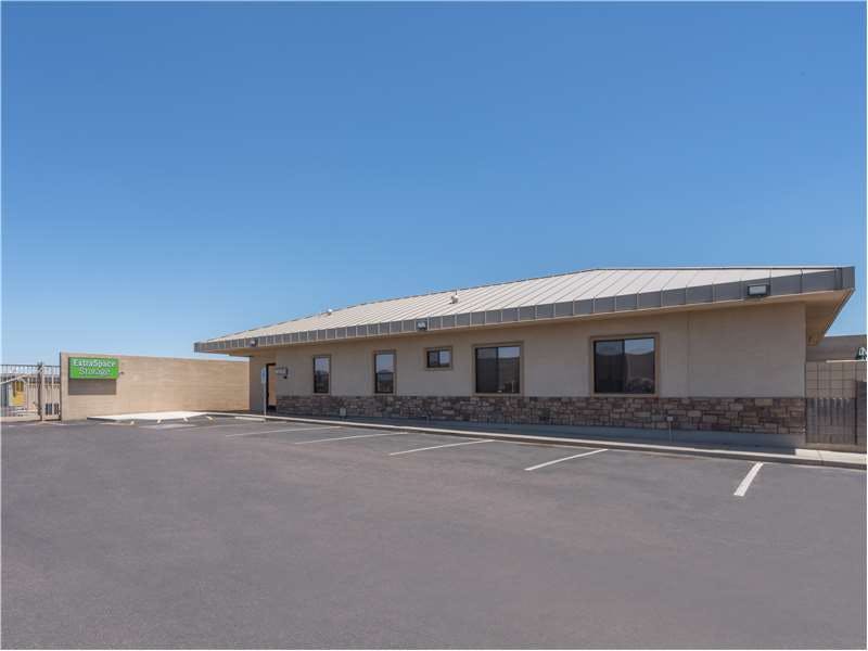 Extra Space Storage facility on 3650 W Broadway Rd - Phoenix, AZ