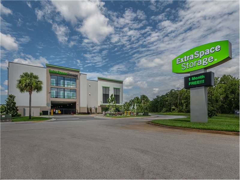 Extra Space Storage facility on 3280 Vineland Rd - Kissimmee, FL