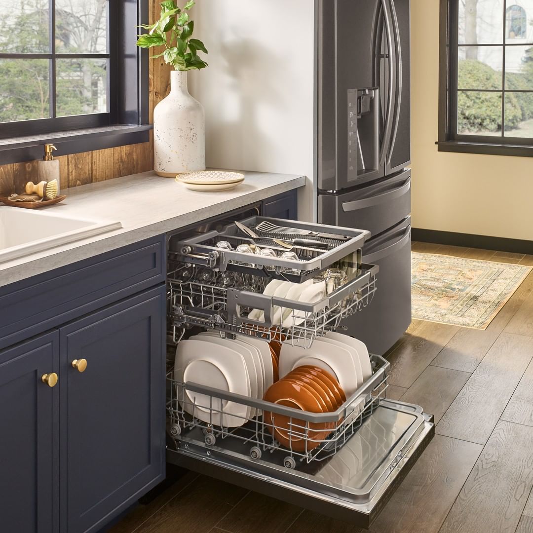 Dishwasher in kitchen loaded with dishes. Photo by Instagram user @lgusa