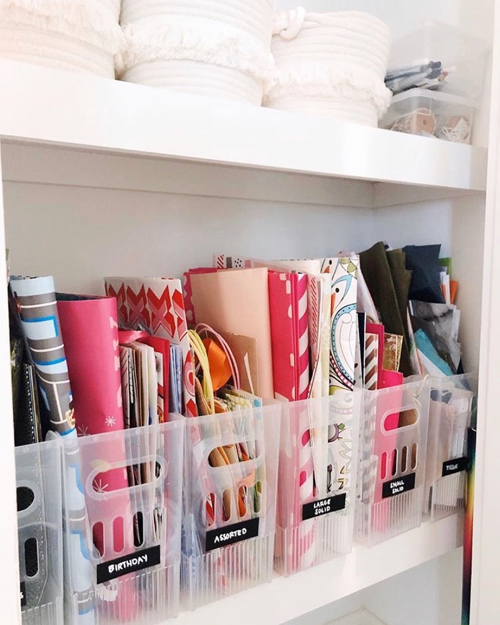 Magazine racks holiday gift materials. Photo by Instagram user @getminimized