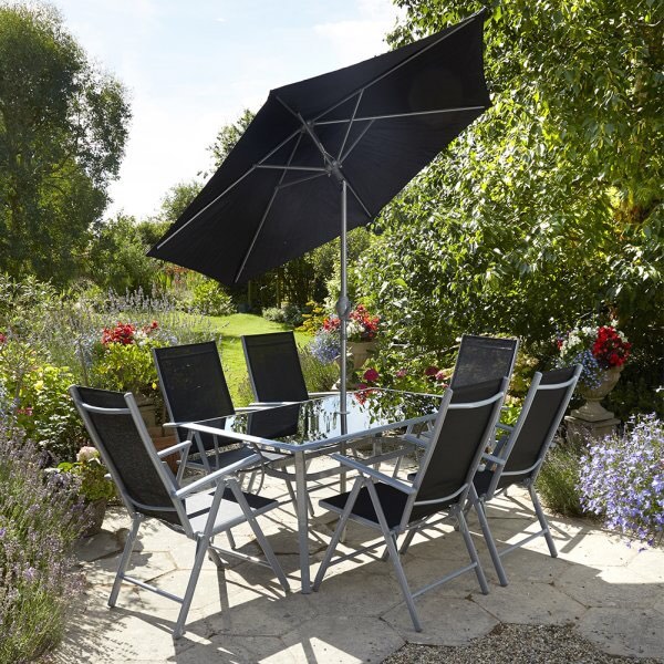 Outdoor patio furniture. Photo by Instagram user @myfurnituregarden