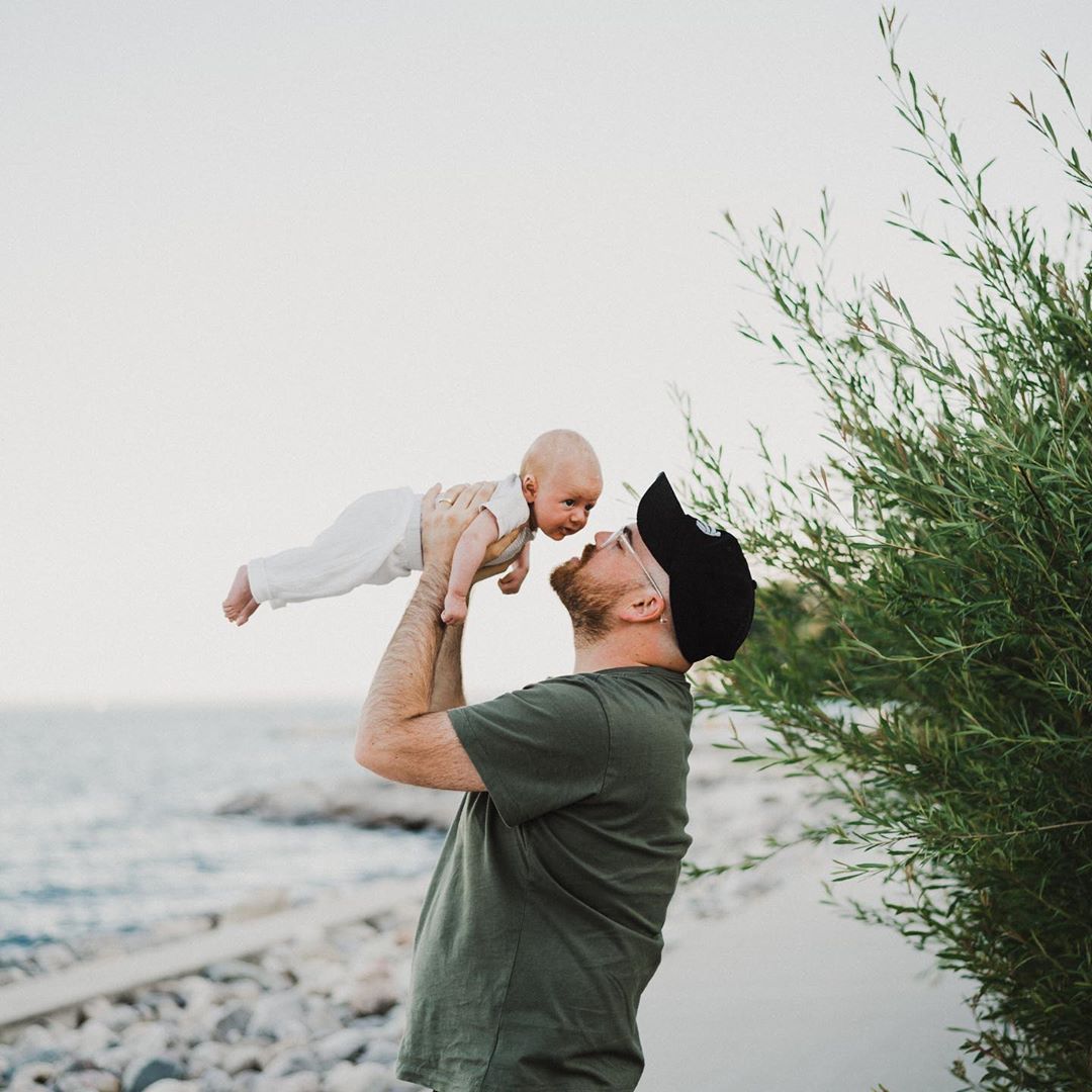 Dad holding infant. Photo by Instagram user @jeremy_tozer