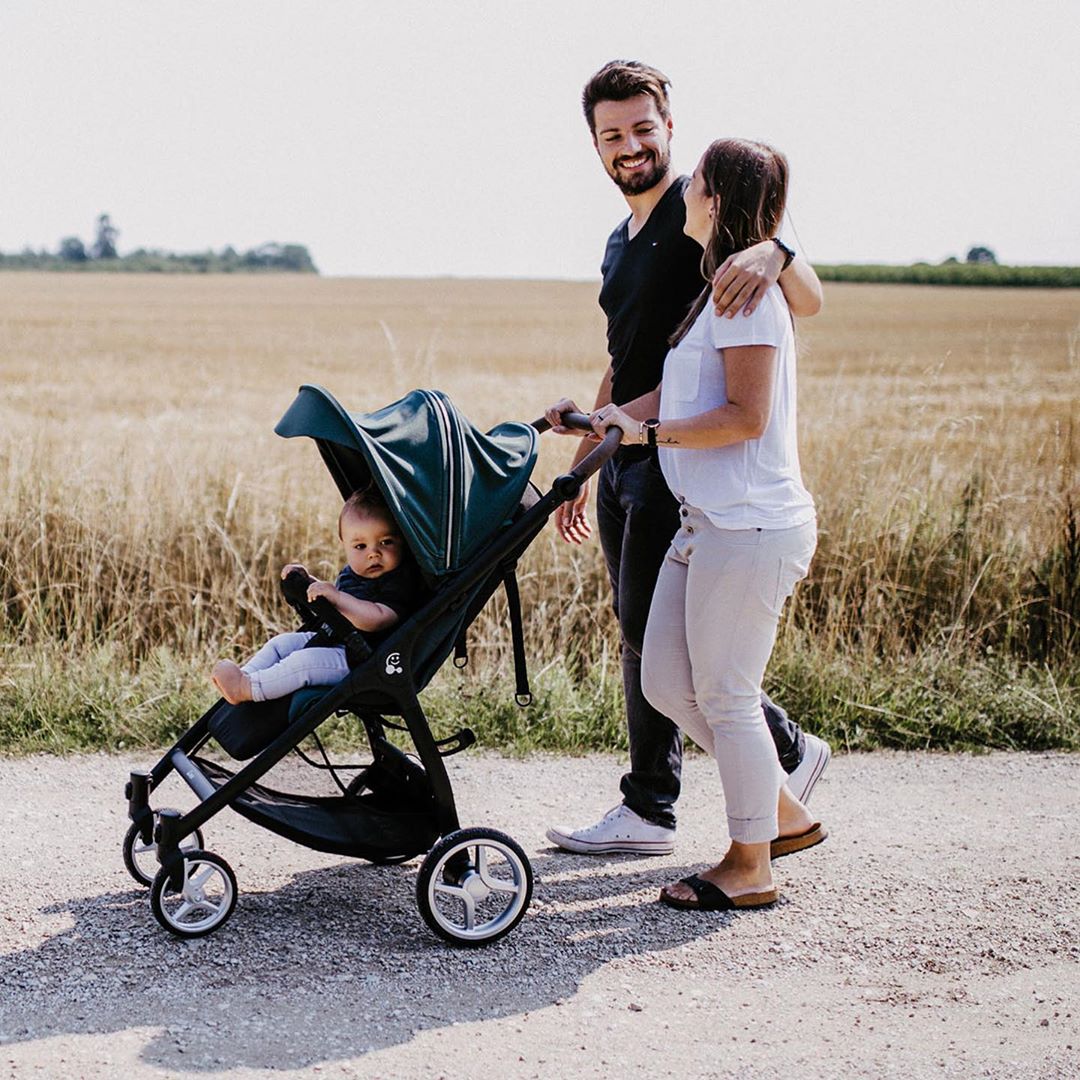 Photo of couple walking with baby in stroller. Photo by Instagram user @kocarky_duha