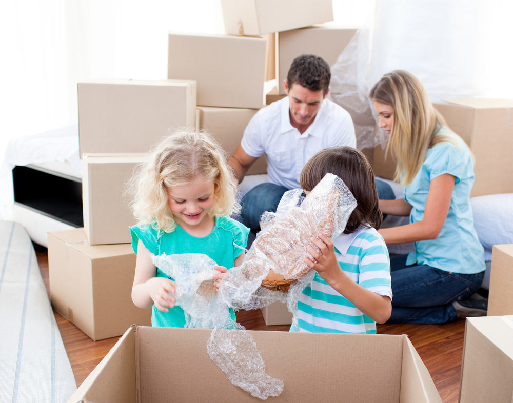 Family packing moving boxes. Photo by Instagram user @carmackmoving