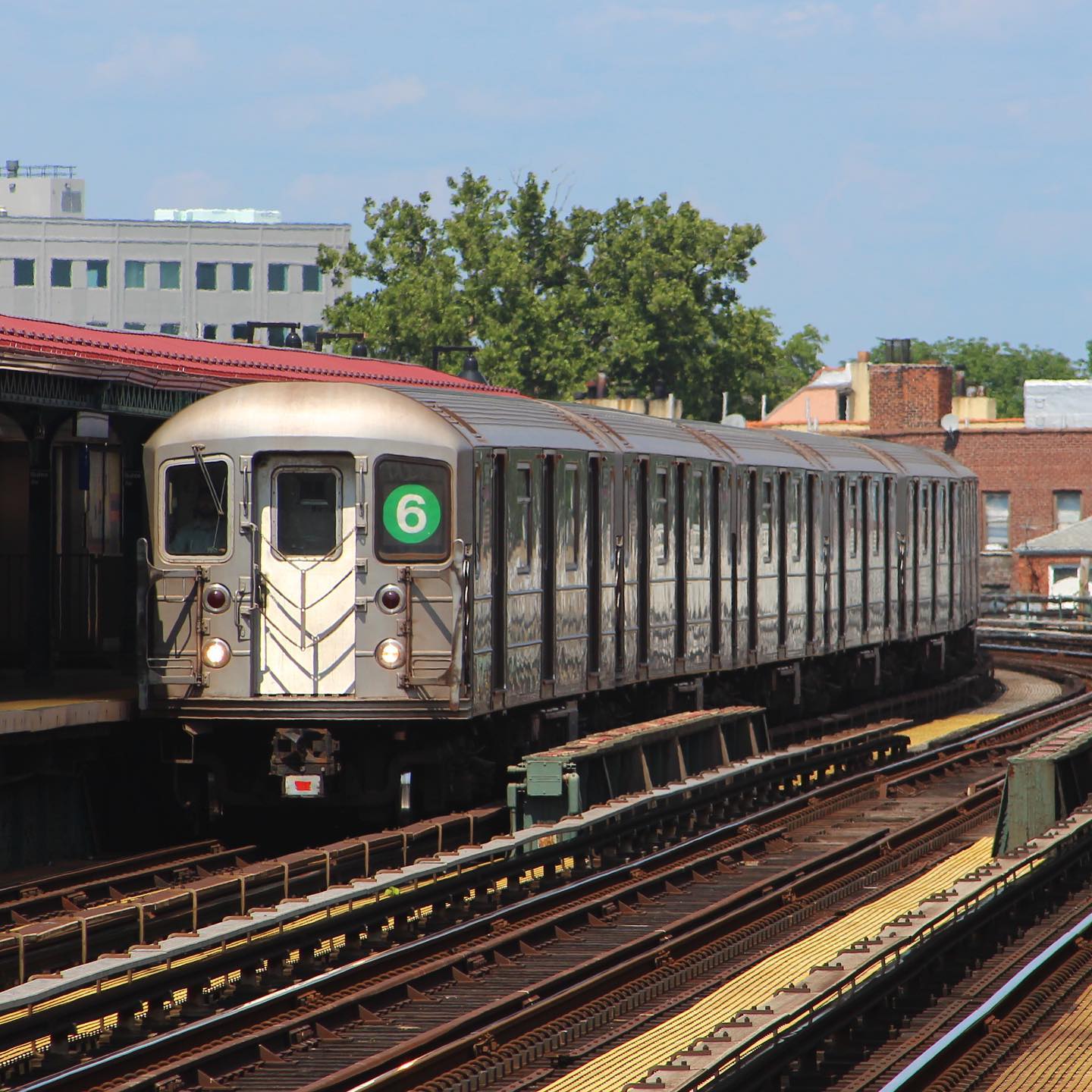 NYC subway's 6 train at Buhre Avenue. Photo by Instagram user @a.p.s._railphotos