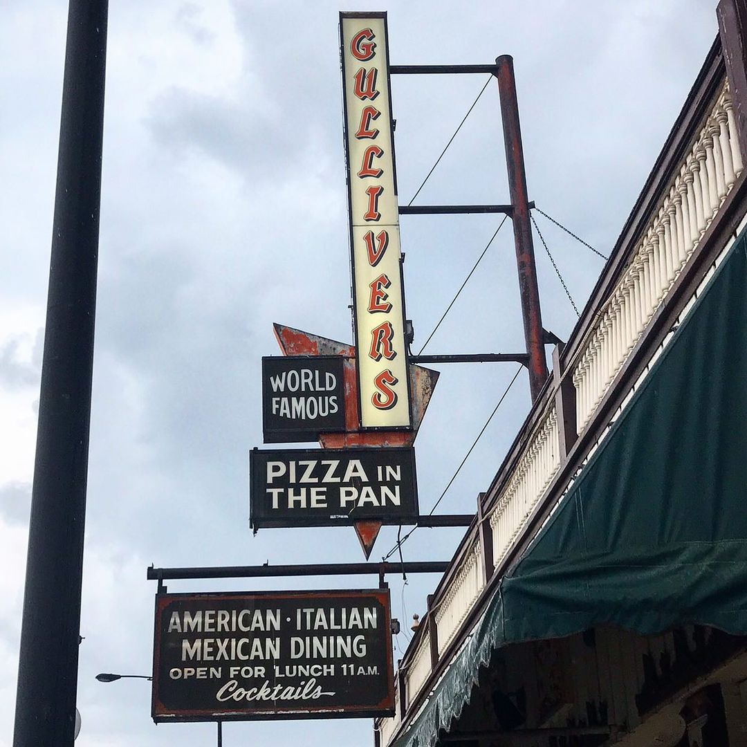 Photo of the Sign outside Gulliver's Pizza & Pub in Chicago. Photo by Instagram user @chicagopizzasummit