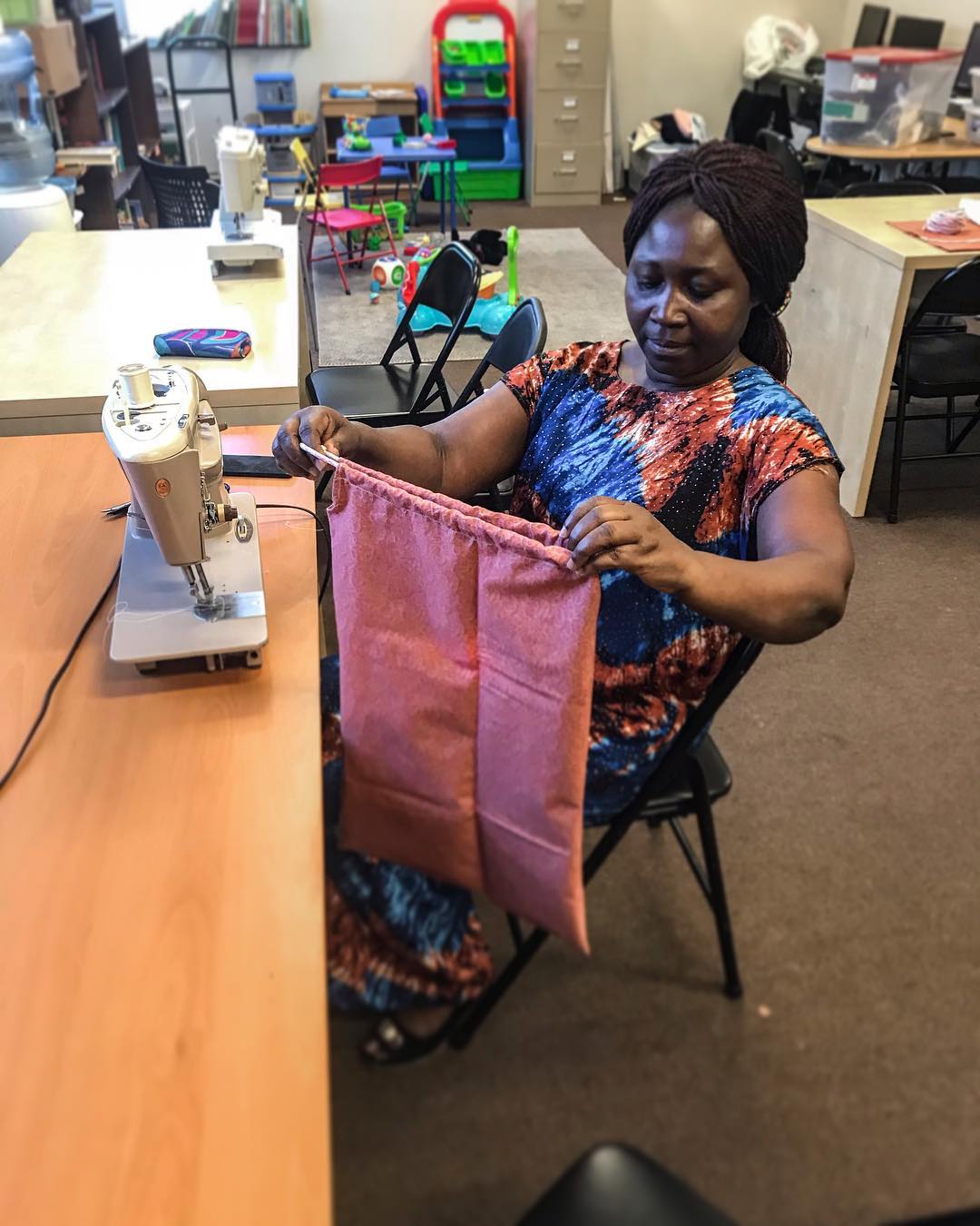 Woman Sewing a Drawstring Bag on a Sewing Machine. Photo by Instagram user @uscridc
