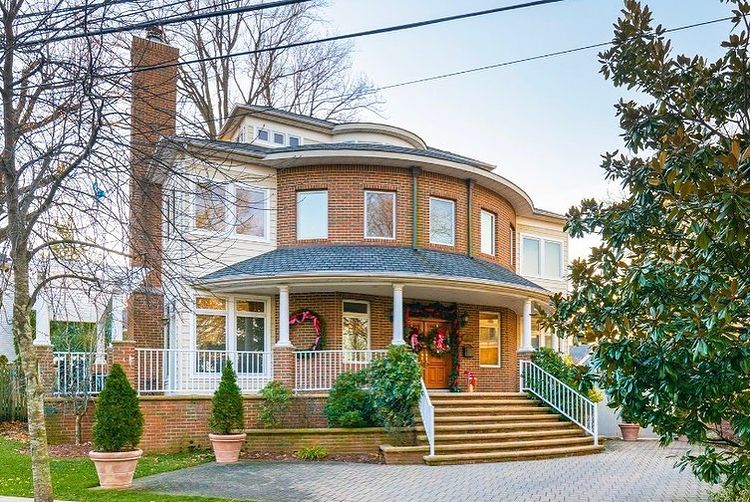 Exterior view of a brown brick home in New York City. Photo by Instagram user @ sirealestatephotography
