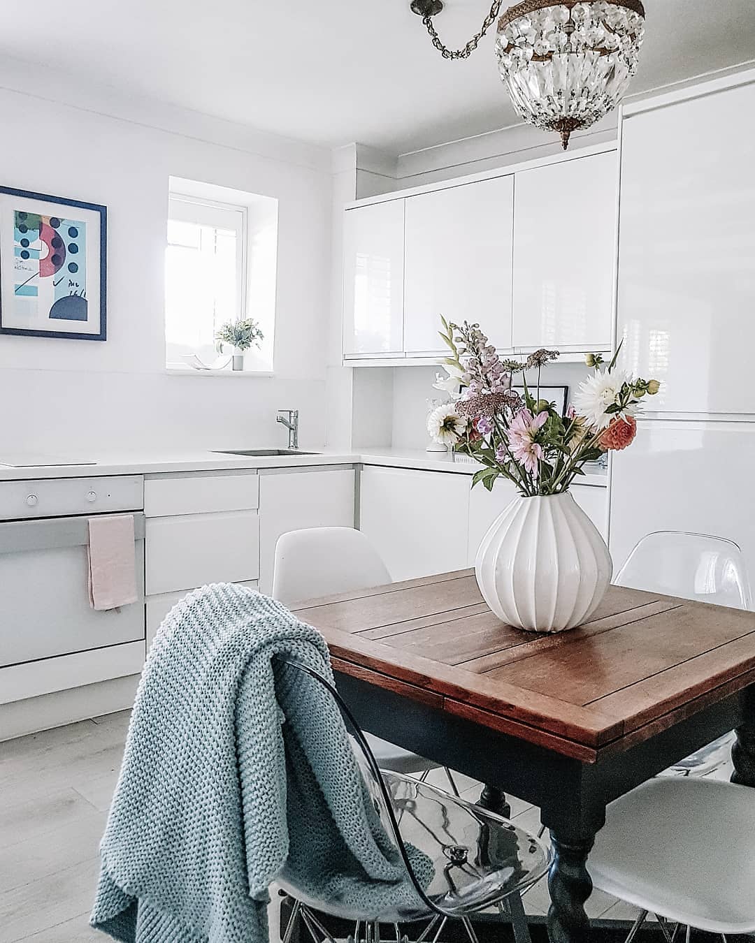 Small kitchen with small table. Photo by Instagram user @ourchihome