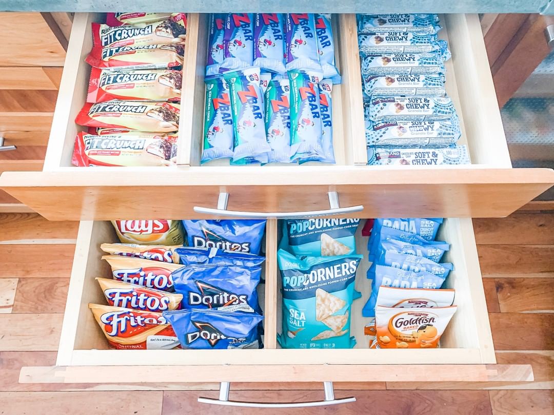 Snack drawer in kitchen. Photo by Instagram user @simplysamorganized