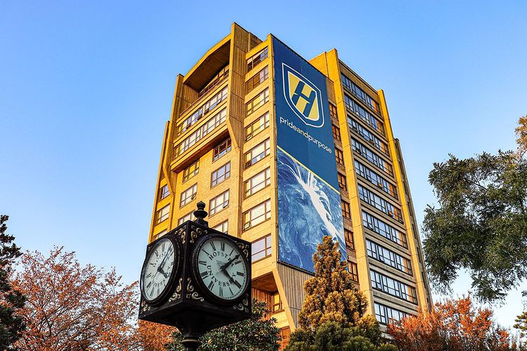 Hofstra University building and clock post. Photo by Instagram user @ chrisrotondophotography