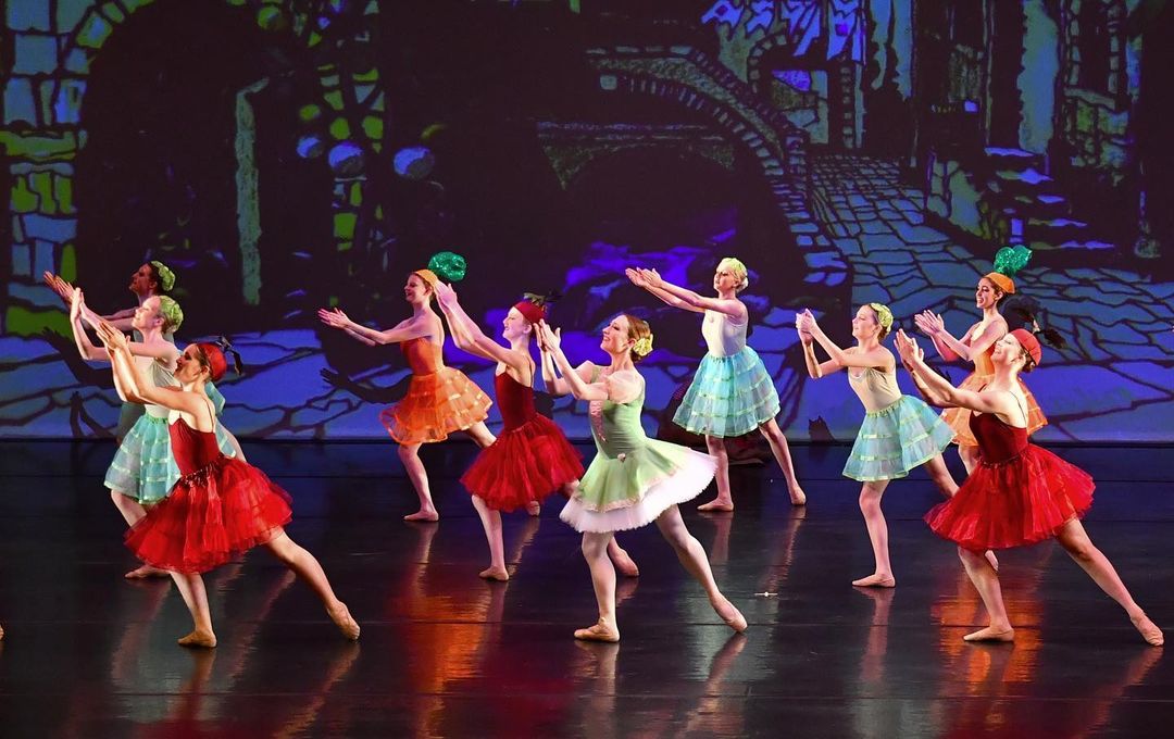 ballerinas on stage at Ballet Melange. Photo by Instagram user @ballet.melange