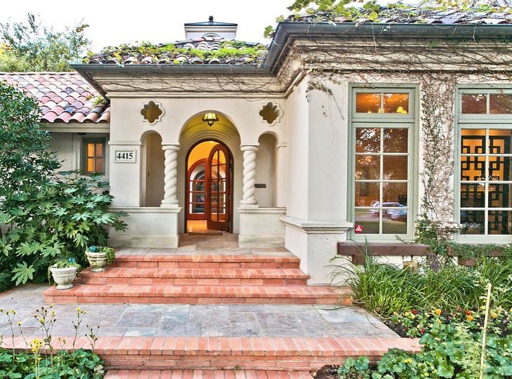 White house with pillars in Preston Hollow Photo via @candysdirt