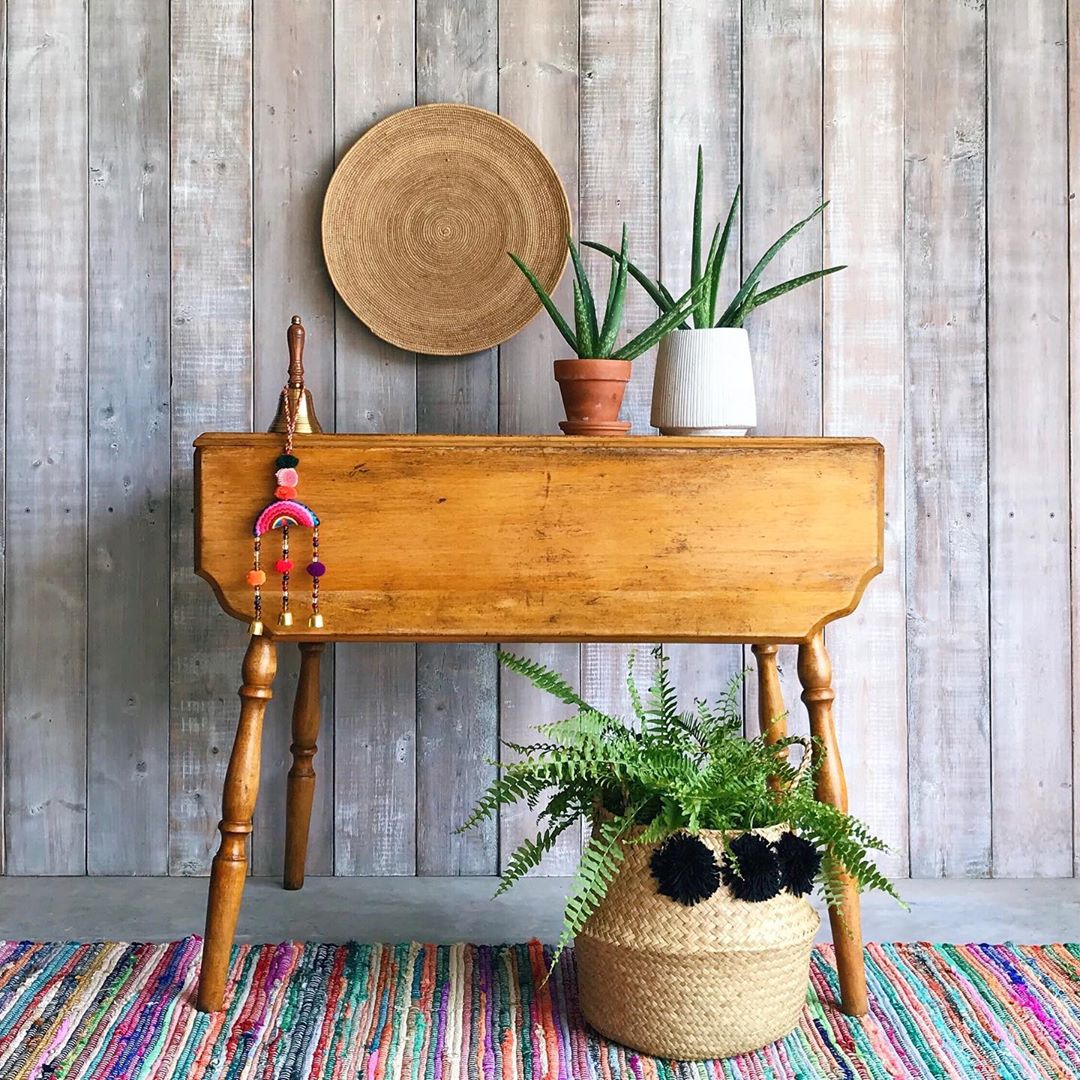 Farmhouse-style drop leaf table. Photo by Instagram user @paintmetwice