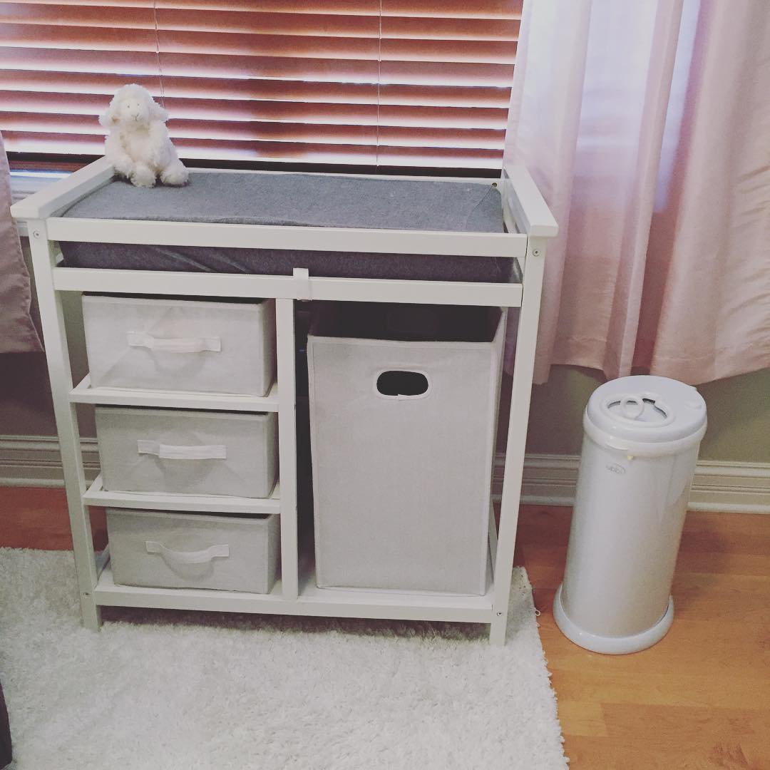 Baby changing station with storage. Photo by Instagram user @ittybittyinthecity