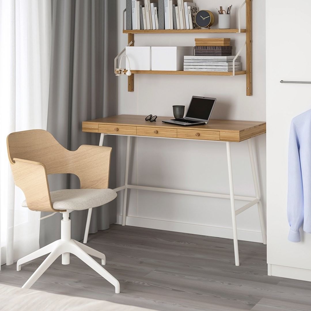 Small desk in apartment. Photo by Instagram user @ikeausa