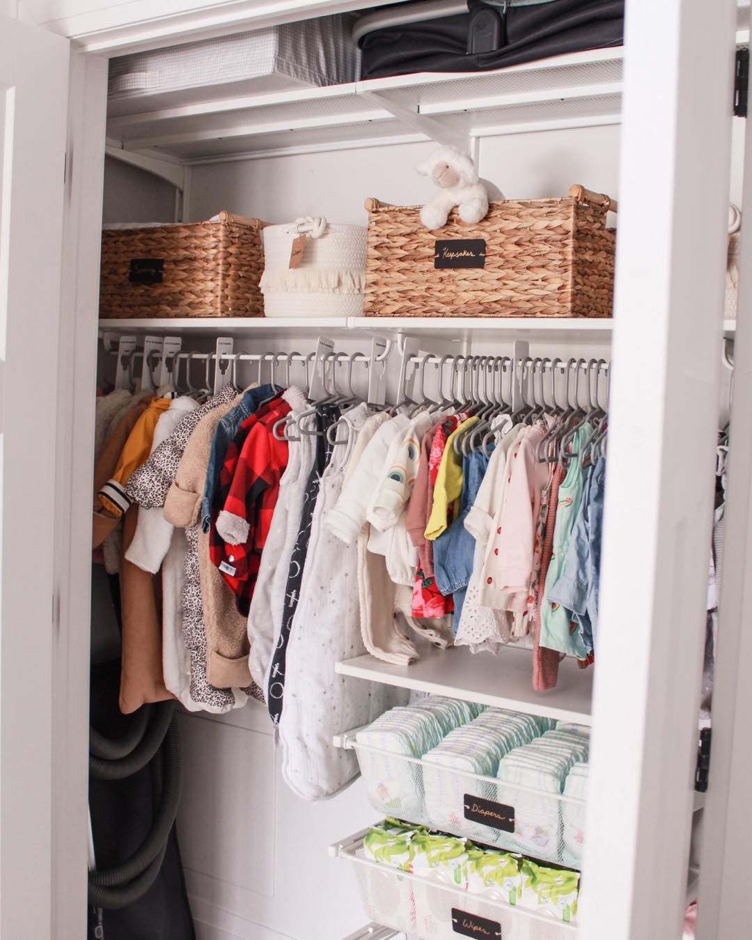 Organized baby closet. Photo by Instagram user @katemorawetz