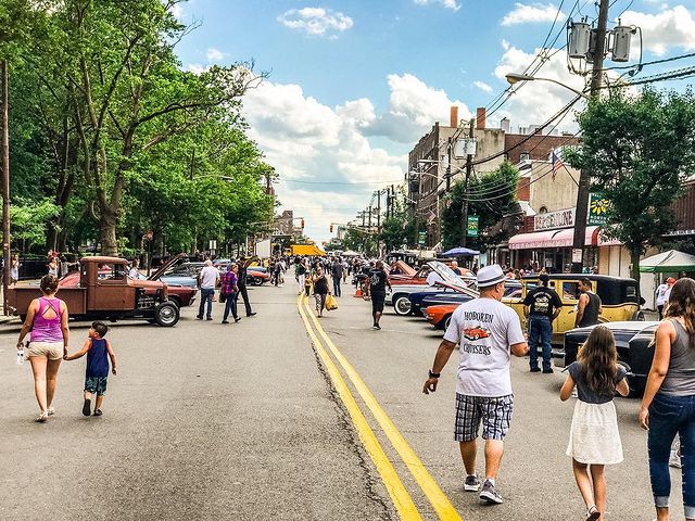 People Walking Down the Street in North Bergen. Photo by Instagram user @1winkyphotography