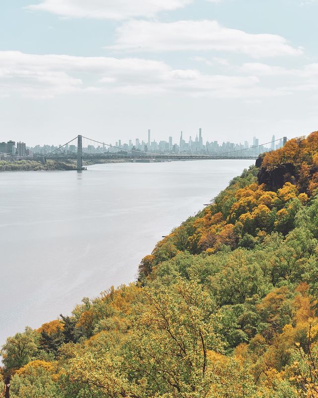 View Overlooking the Hudson River from Palisades Interstate Park. Photo by Instagram user @alxsrgnt