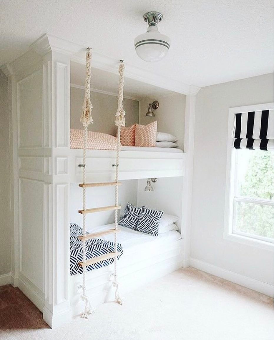 Modern bunk beds. Photo by Instagram user @smallapartmentdecor