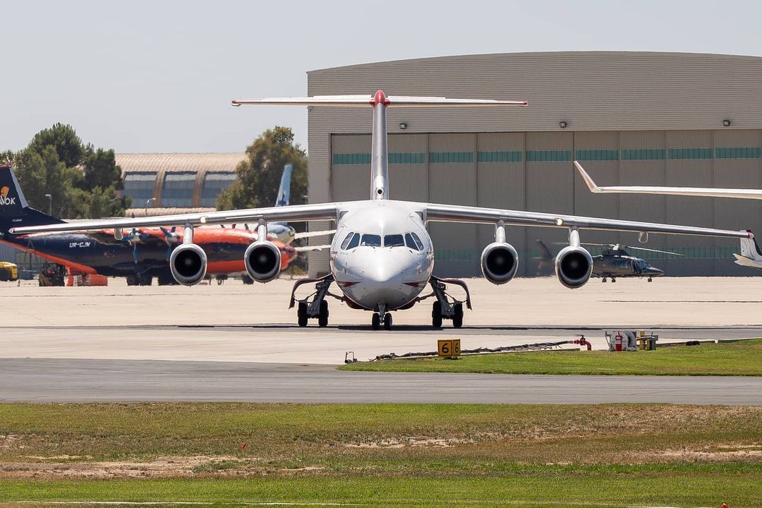 Front-facing image of passenger plane on a runway. Photo by Instagram user @aviationsocal