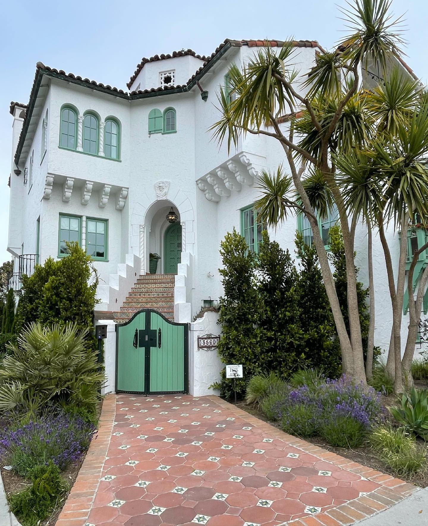Mediterranean style white house with green accents in the Marina District. Photo by Instagram user @cyanidevision