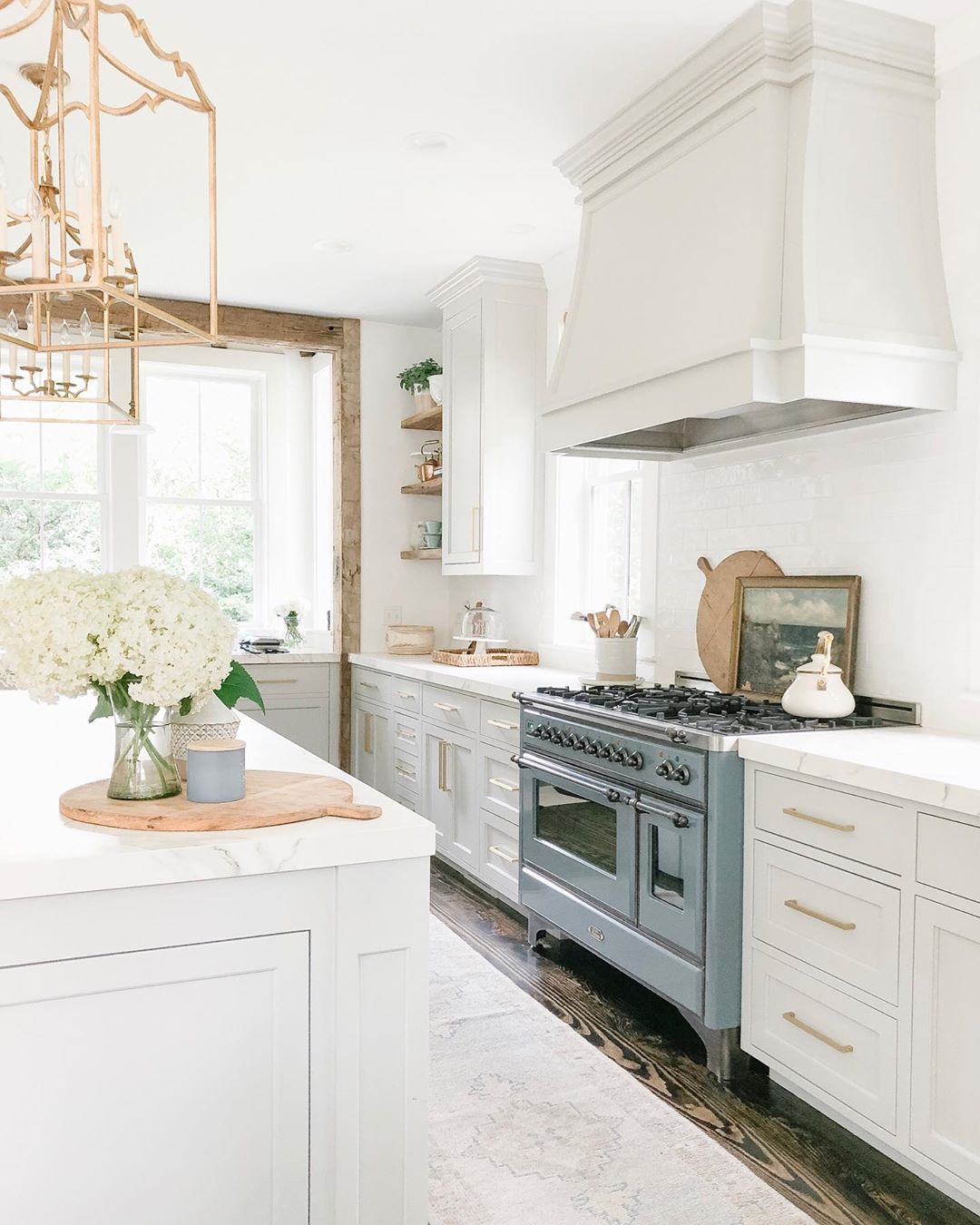 Clean white luxury kitchen. Photo by Instagram user @finding_lovely