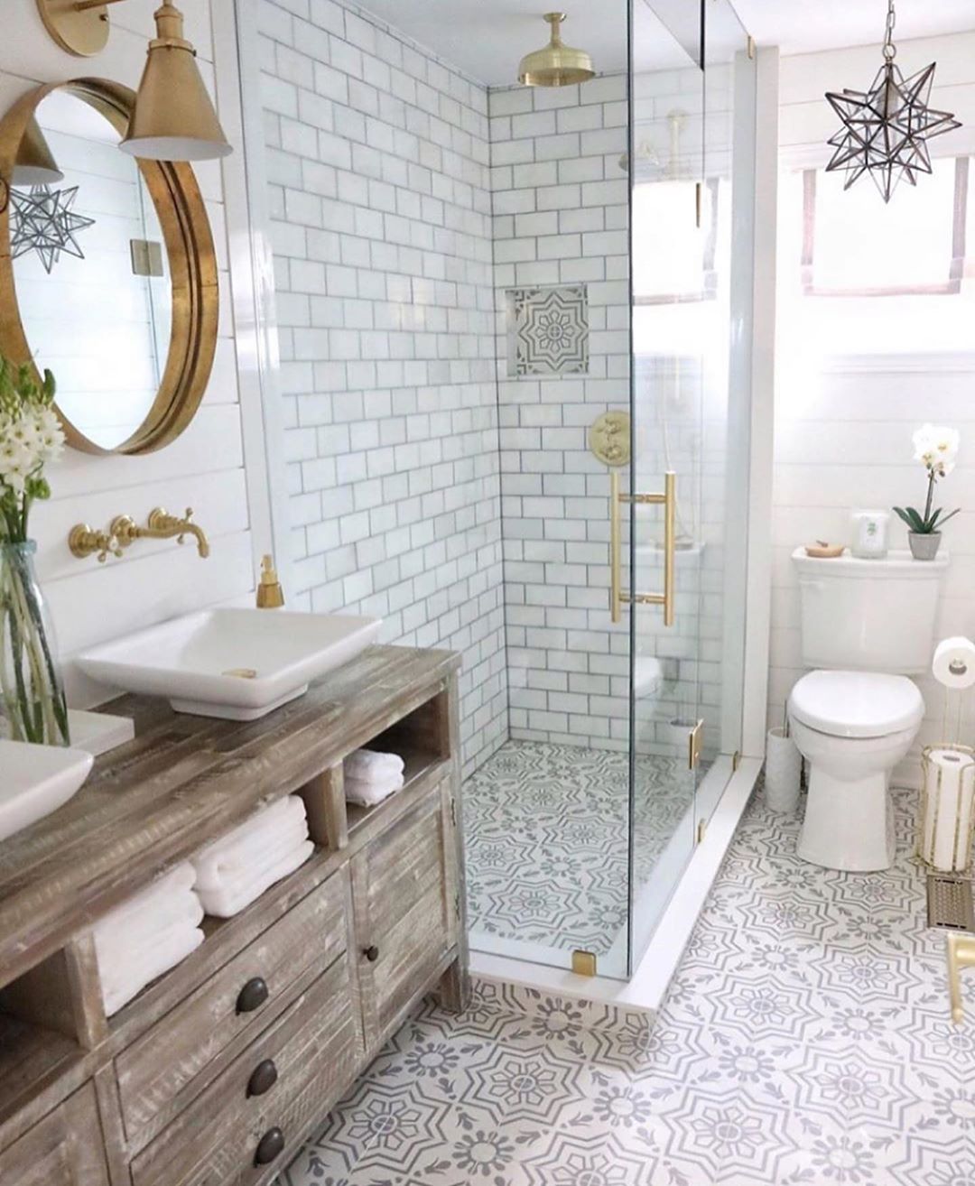 Staged luxury bathroom. Photo by Instagram user @jettsetfarmhouse