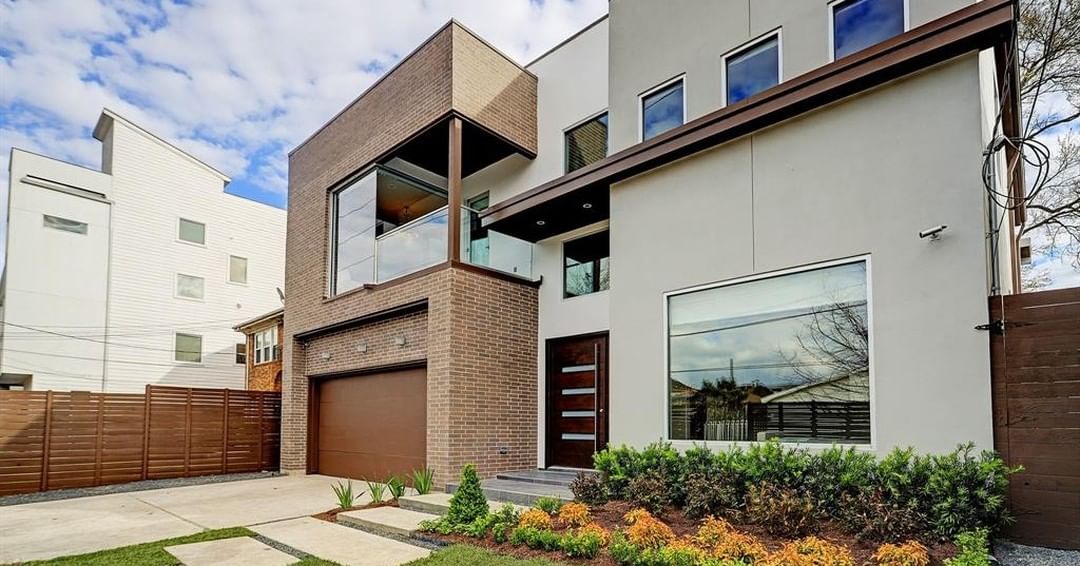 Modern two story home with large windows and two car garage. Photo by Instagram user @houstonpremiumhomes