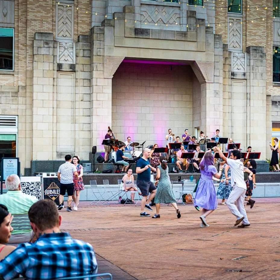 People dancing in Sundace Square in Forth Worth. Photo by Instagram user @jubileeswing