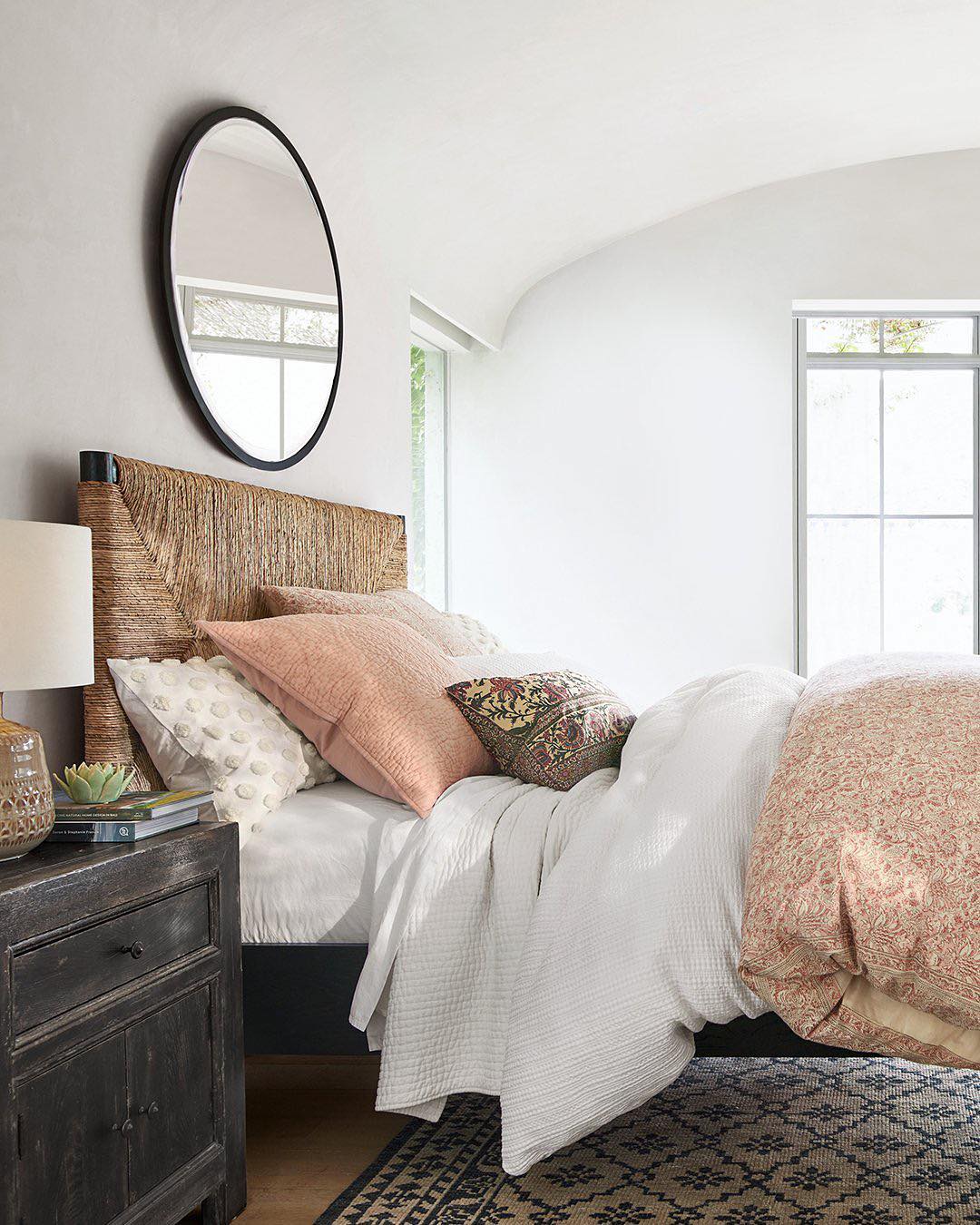 Bedroom with neutral wall paint. Photo by Instagram user @sherwinwilliams