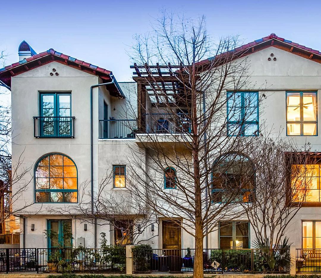 Tall townhomes located in Oak Lawn neighborhood. Photo by Instagram user @brianchesmandallas