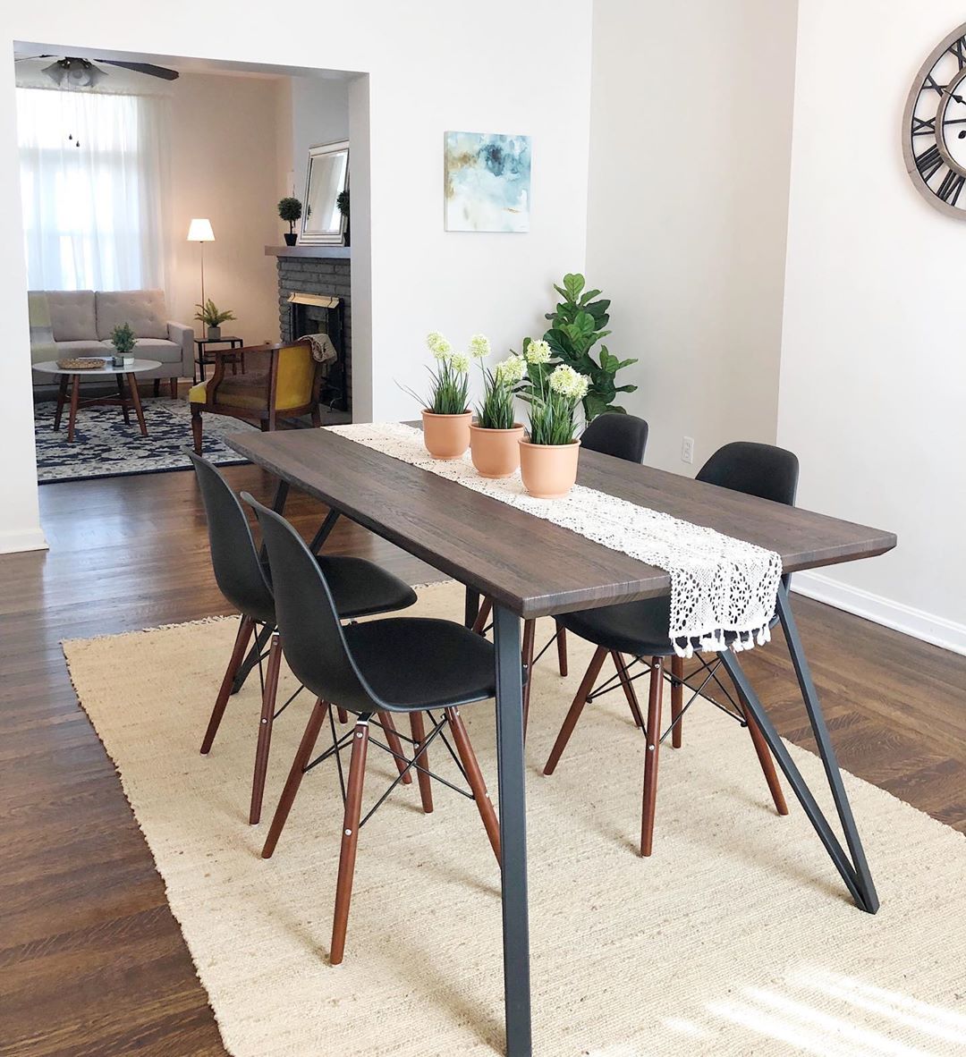 Staged home with modern dining room. Photo by Instagram user @layofthelandstaging