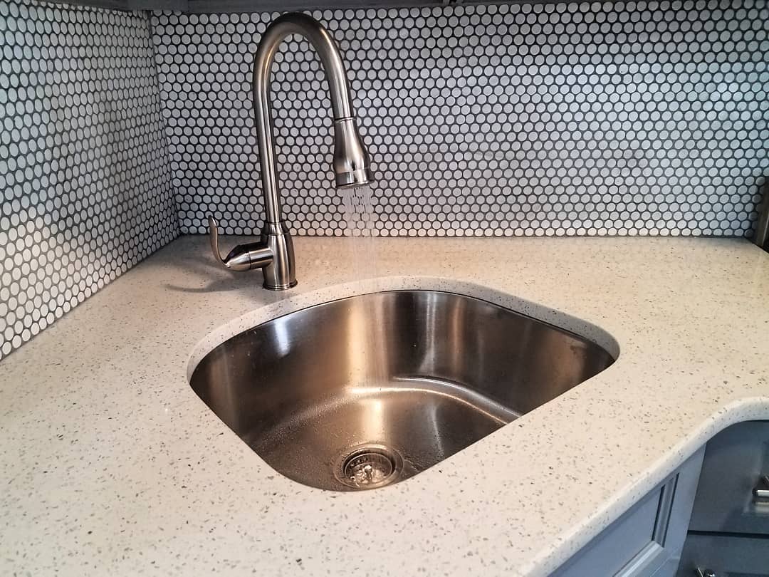 Faucet in new kitchen with water running. Photo by Instagram user @hamletperezre