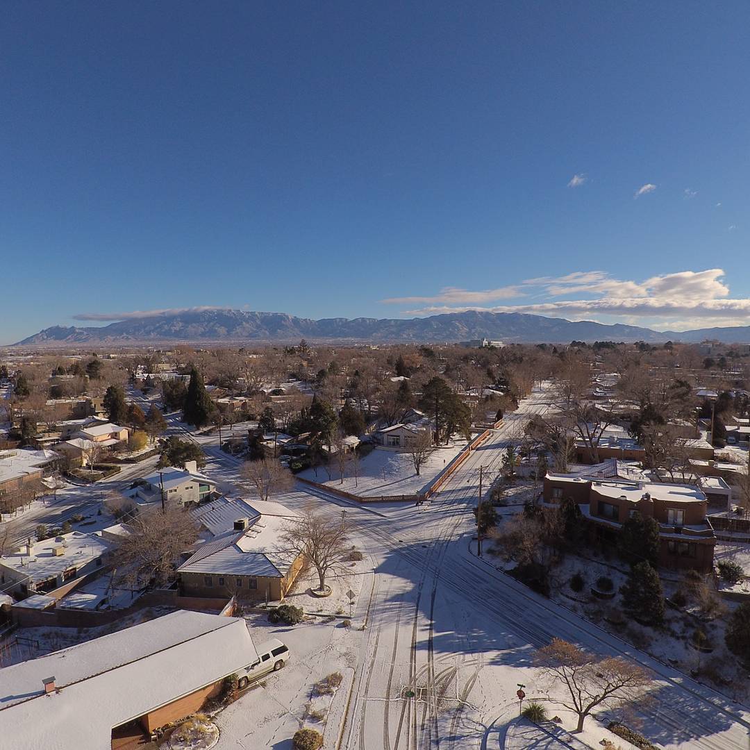 Overhead view of homes after snowfall in Spruce Park Albuquerque. Photo by Instagram user @adamdelu