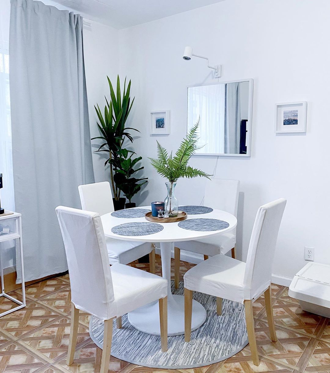 Small dining table in white apartment. Photo by Instagram user @fgpavon