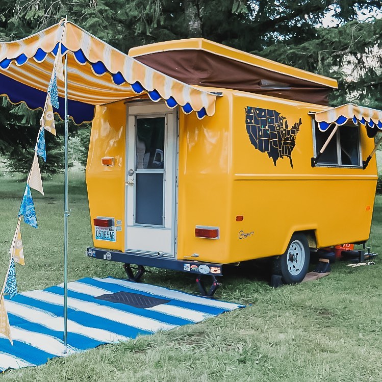 "Apollo the Camper" tiny home on wheels. Photo by Instagram user @tinyhousegiantjourney