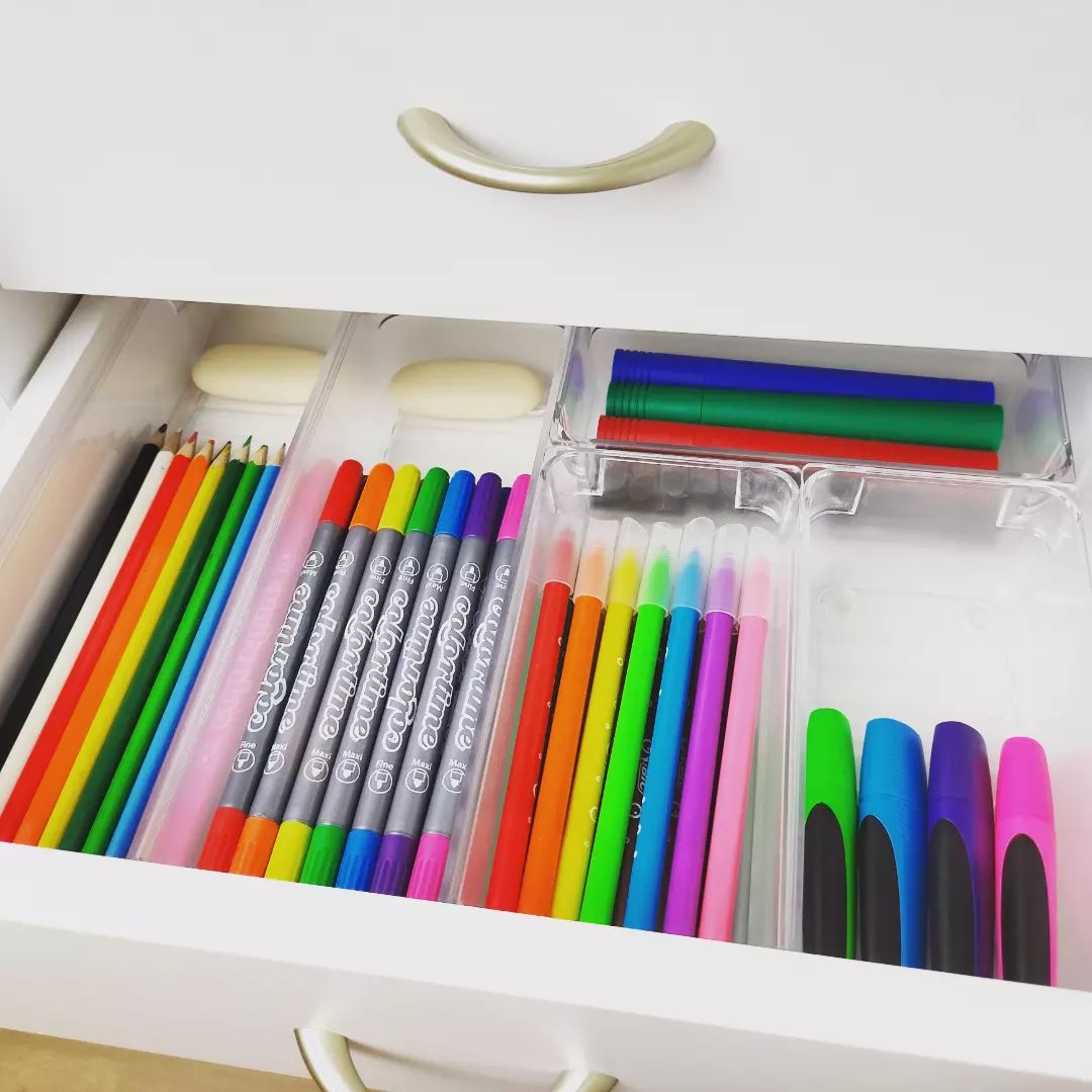 drawer organizer with color markser and pens