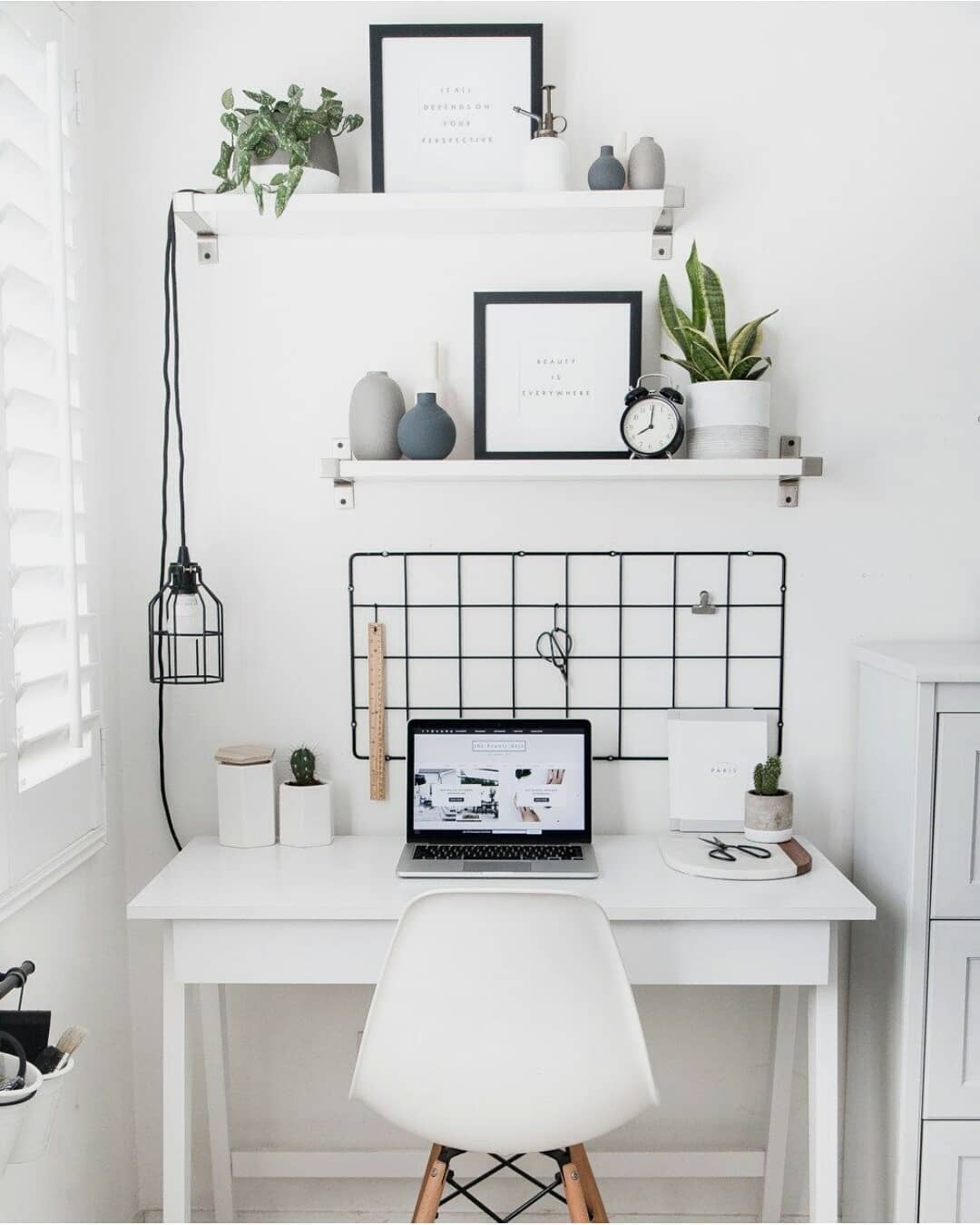 Floating shelves over home office desk. Photo by Instagram user @myohome_design