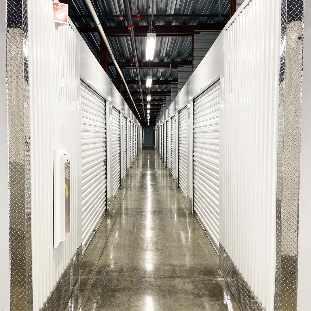 View of an Extra Space Storage Hallway. Photo by Instagram user @iaminteriorsbyanamatiz