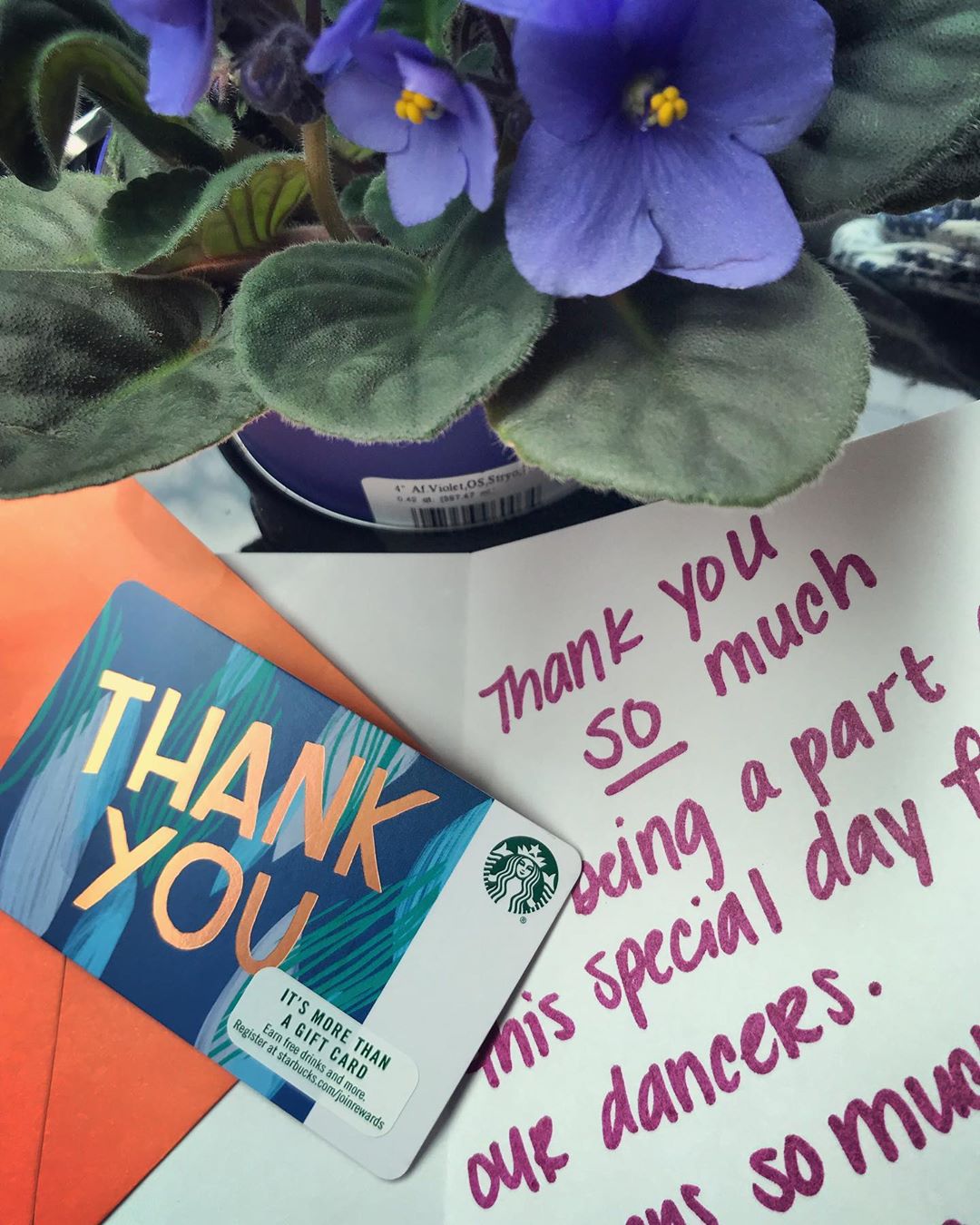 Thank you note and gift card on table. Photo by Instagram user @_bodybybabbs