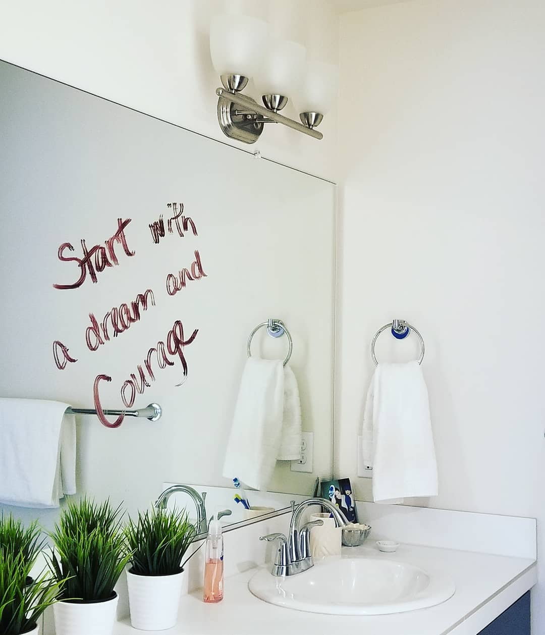 Mirror in bathroom with message saying start with a dream and courage. Photo by Instagram user @essgeez
