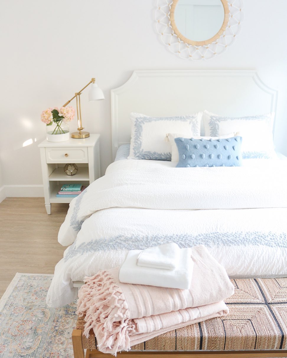Light blue and white bedroom. Photo by Instagram user @1111lightlane