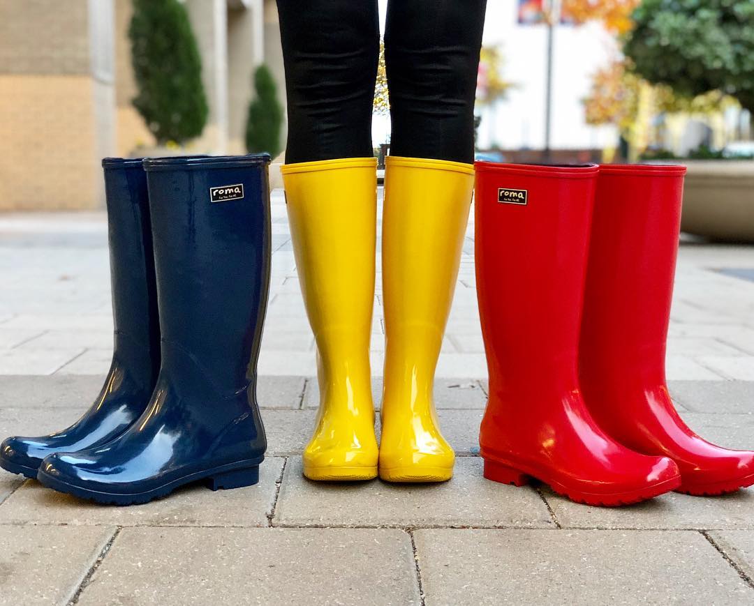 Blue, yellow, and red rain boots. Photo by Instagram user @romaboots