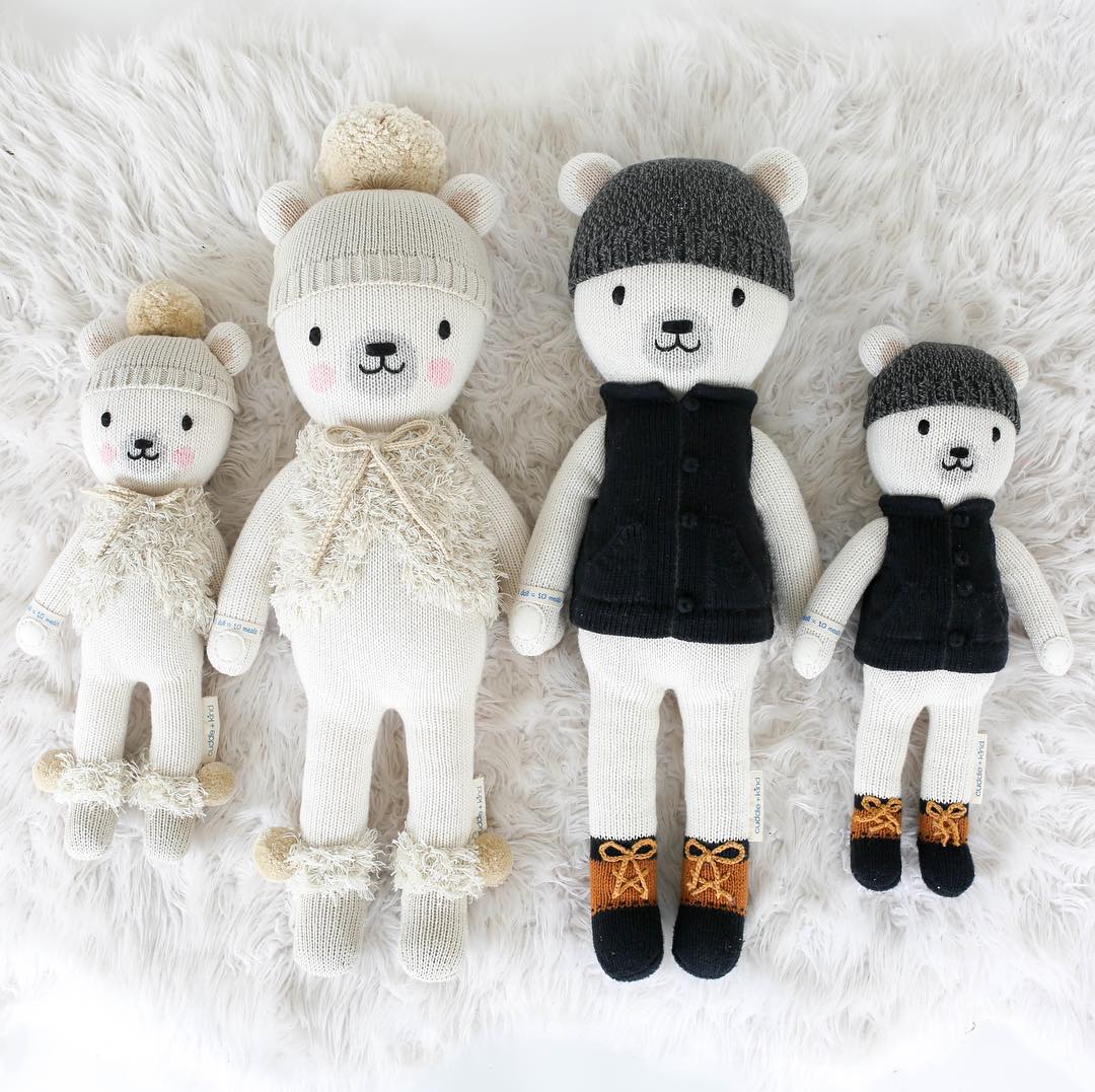 Stuffed teddy beards on a rug. Photo by Instagram user @cuddleandkind