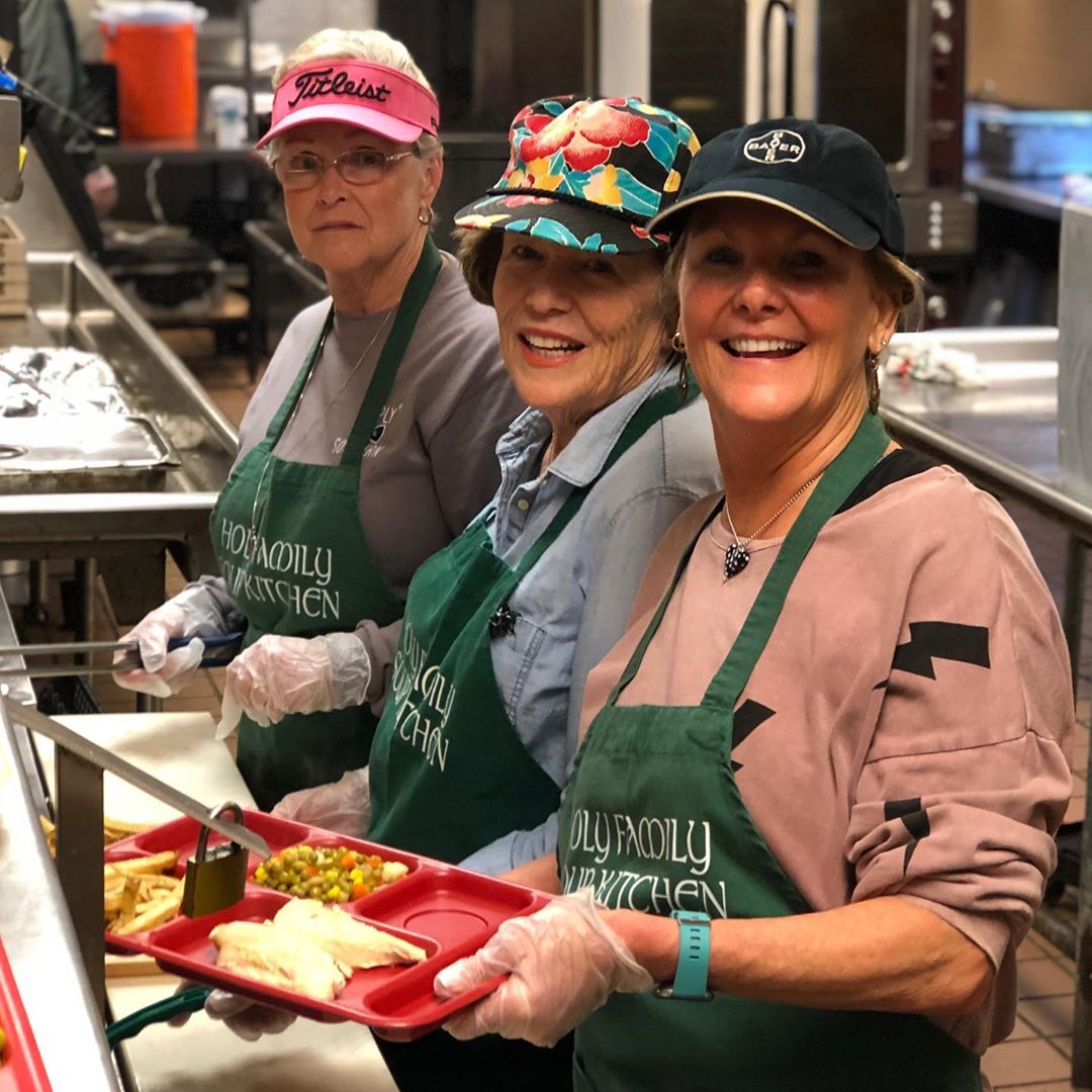 Three women volunteering with homeless shelter. Photo by Instagram user @valleyrescuemission