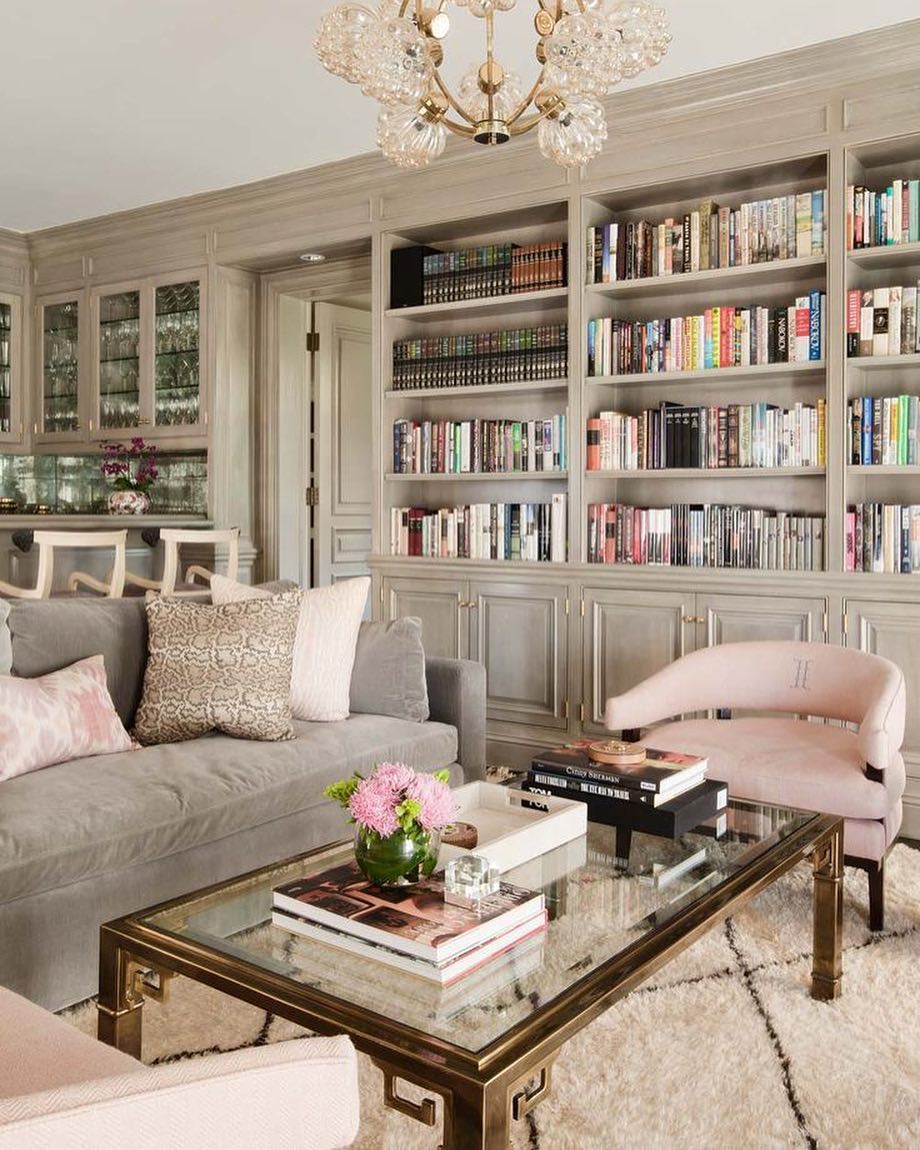 home library with lots of shelving and comfortable seating photo by Instagram user @margomargoshechca