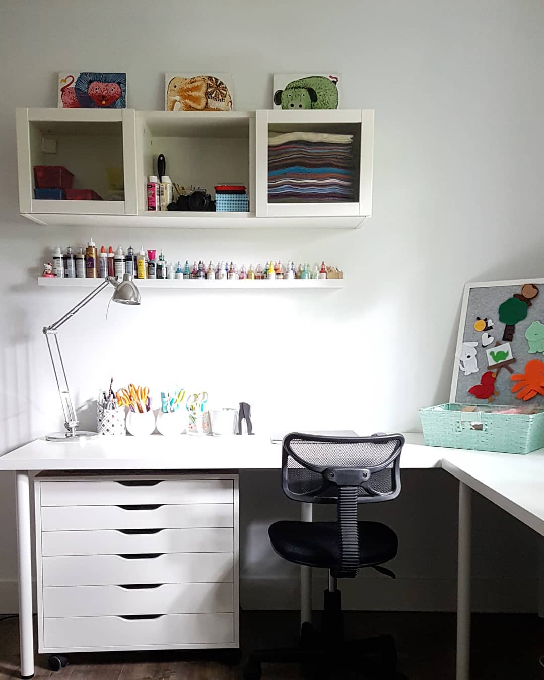 Minimalist Workstation in a Craft Room. Photo by Instagram user @cocosfeltdesign