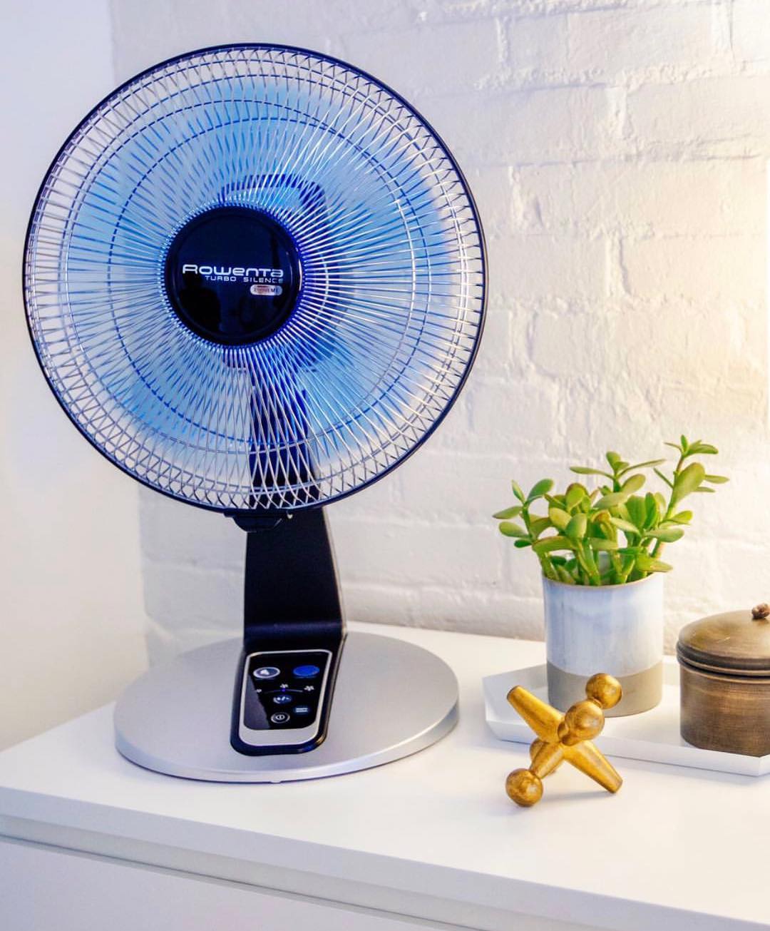 small desktop space heater and fan combo photo by Instagram user @rowentacanada